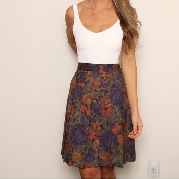 Vintage Floral High Rise Pleated Midi Skirt - Picture 2 of 3